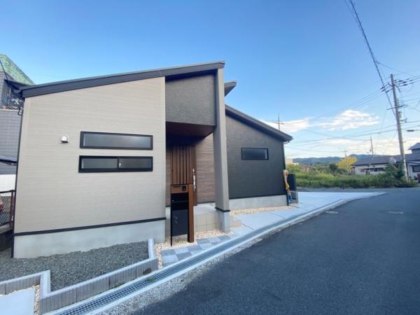 生駒市有里町の新築一戸建の前面道路含む現地写真画像