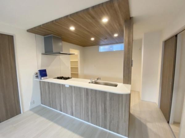 生駒市有里町の新築一戸建のキッチン画像