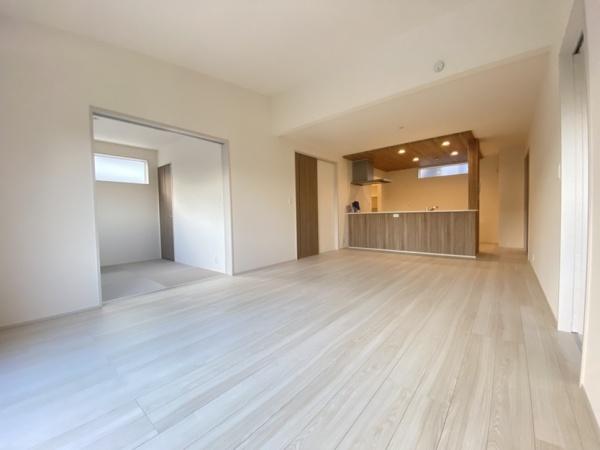 生駒市有里町の新築一戸建のリビング画像
