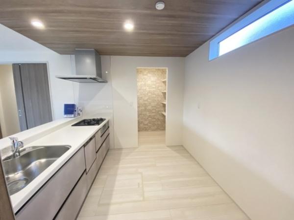 生駒市有里町の新築一戸建のキッチン画像
