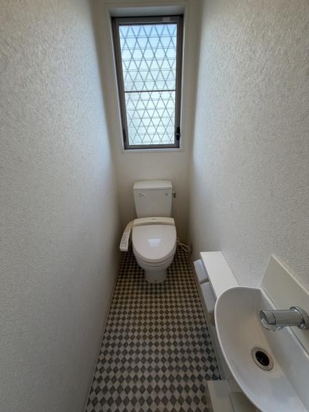 奈良市中町　中古戸建のトイレ画像