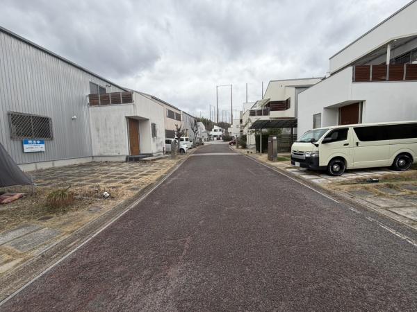 奈良市中町　中古戸建の前面道路含む現地写真画像