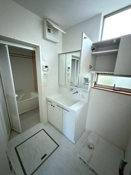 三郷町勢野北 中古戸建の洗面台・洗面所画像