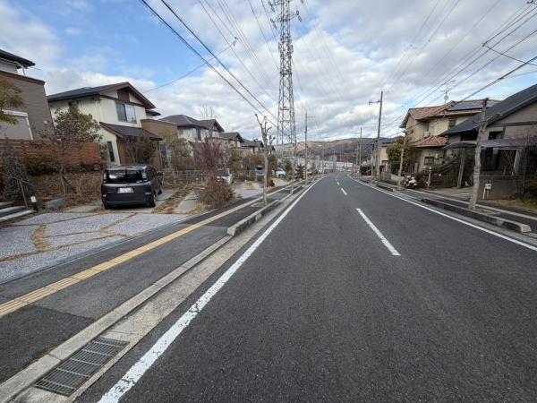 三郷町勢野北 中古戸建の前面道路含む現地写真画像