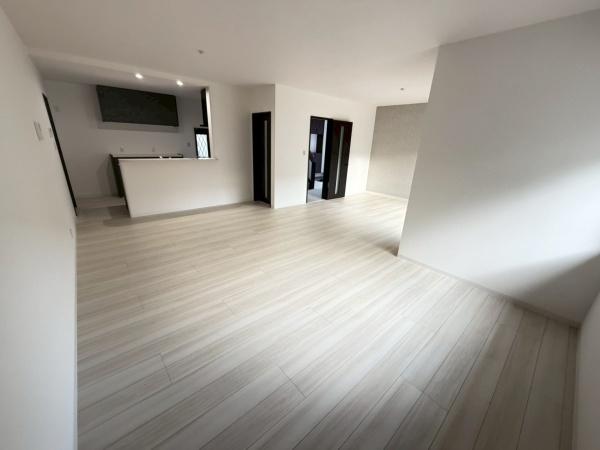 生駒西旭ケ丘　中古一戸建てのリビング画像