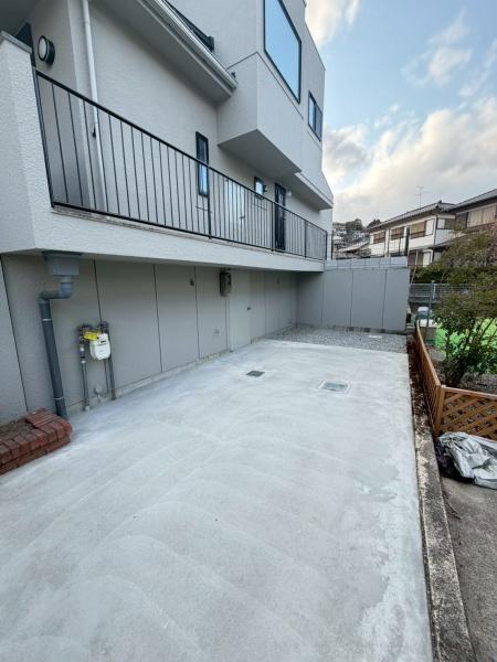 生駒西旭ケ丘　中古一戸建ての駐車場画像