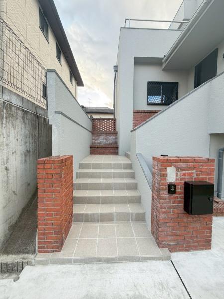 生駒西旭ケ丘　中古一戸建ての玄関画像