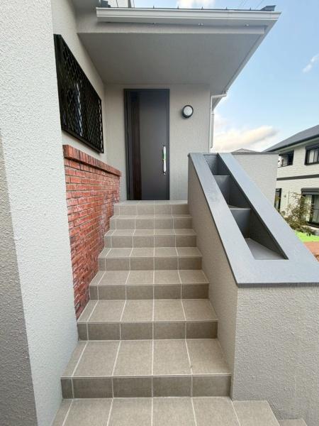 生駒西旭ケ丘　中古一戸建ての玄関画像