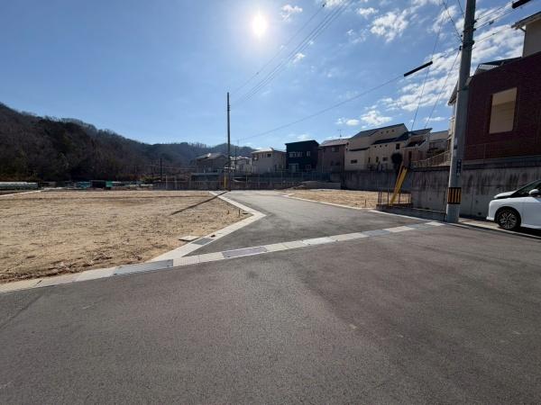 生駒市翠光台 新築住宅 2号地の前面道路含む現地写真画像