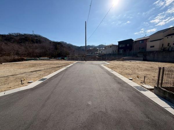 生駒市翠光台 新築住宅 2号地の前面道路含む現地写真画像