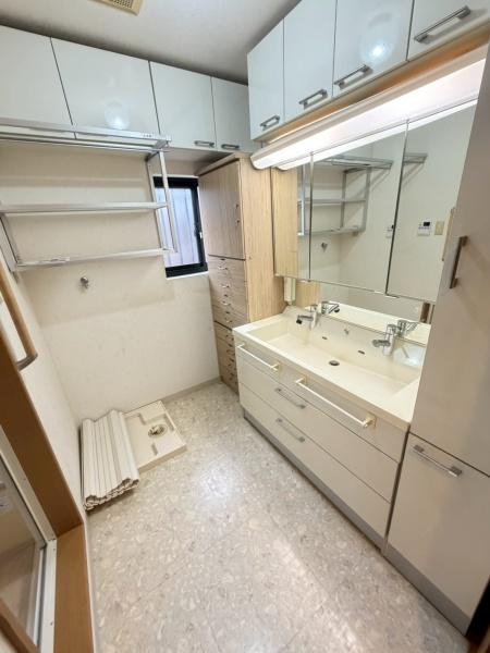 生駒市真弓３丁目の中古一戸建の洗面台・洗面所画像