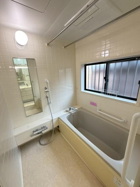 生駒市真弓３丁目の中古一戸建のバス画像