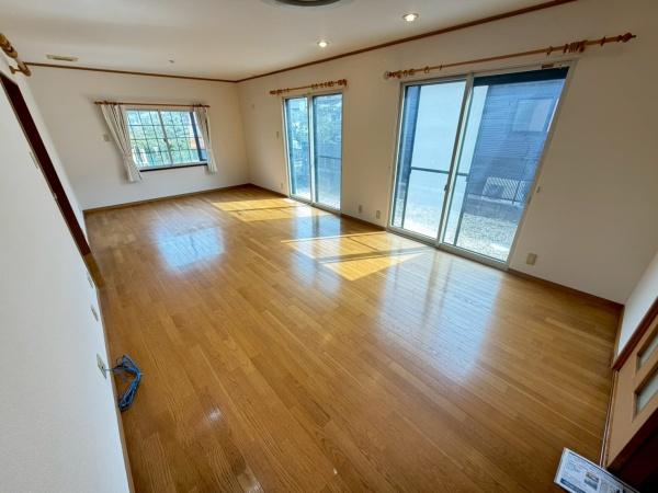 生駒市真弓３丁目の中古一戸建のリビング画像