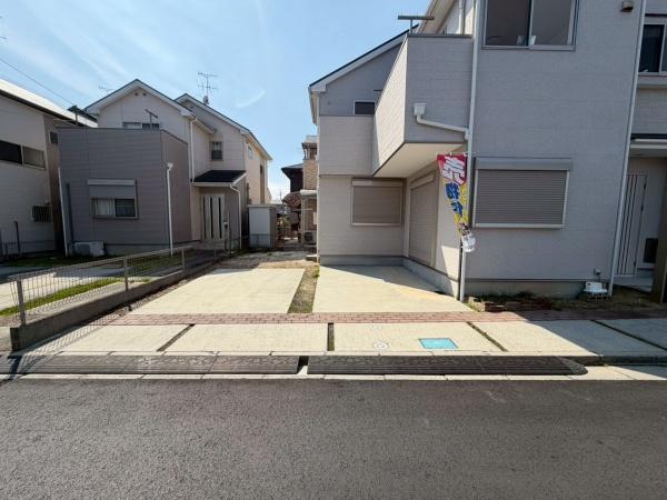 生駒郡斑鳩町龍田南５丁目の駐車場画像