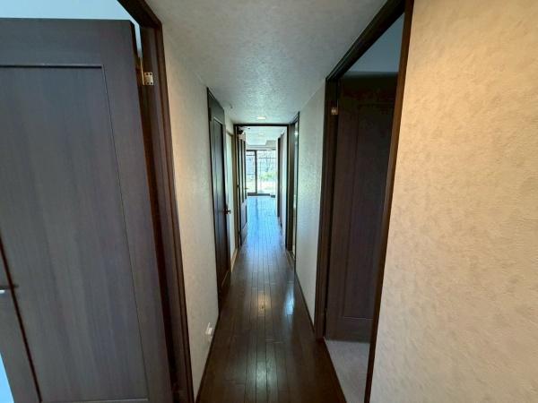 ローレルスクエア登美ヶ丘18番館の玄関画像