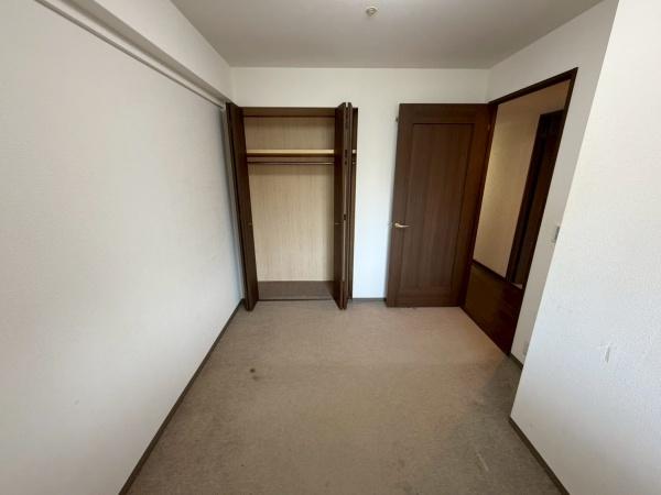 ローレルスクエア登美ヶ丘18番館の洋室画像