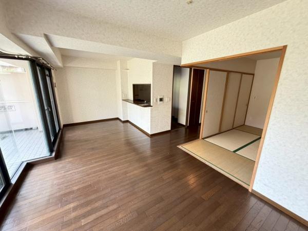 ローレルスクエア登美ヶ丘18番館のリビング画像