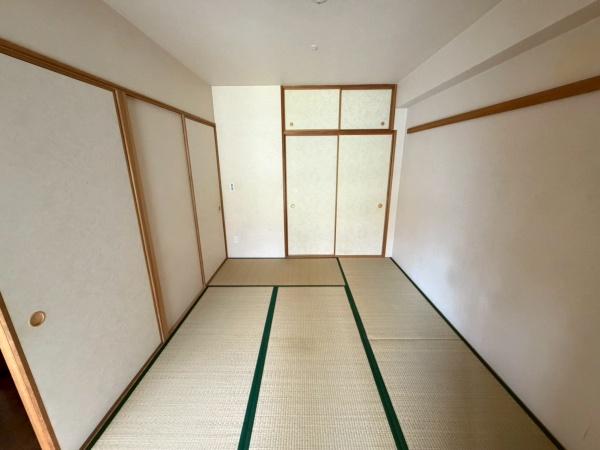 ローレルスクエア登美ヶ丘18番館の和室画像