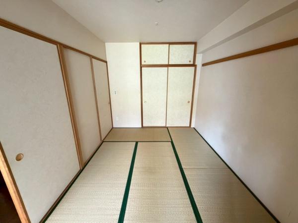 ローレルスクエア登美ヶ丘18番館の和室画像