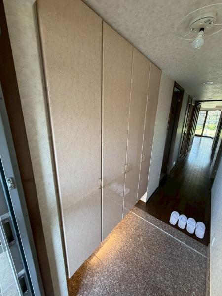 ローレルスクエア登美ヶ丘18番館の玄関画像