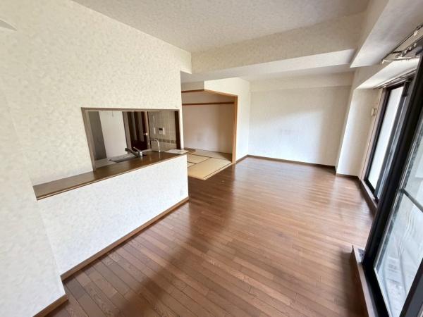 ローレルスクエア登美ヶ丘18番館のリビング画像