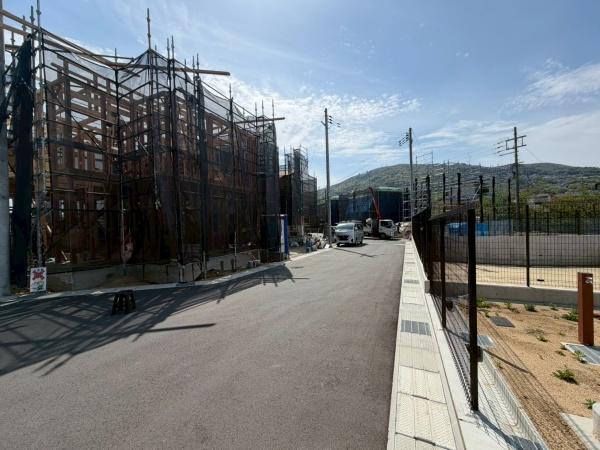 中菜畑2丁目　新築全6棟の前面道路含む現地写真画像