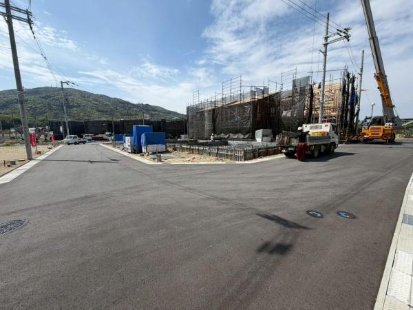 中菜畑2丁目　新築全6棟の前面道路含む現地写真画像