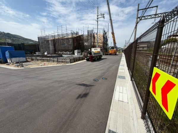 中菜畑2丁目　新築全6棟の前面道路含む現地写真画像