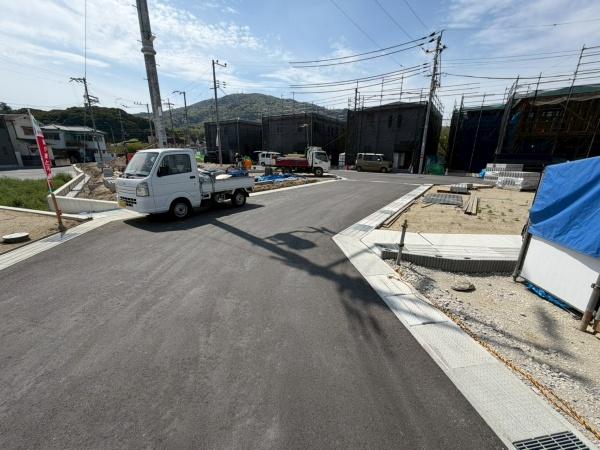 中菜畑2丁目　新築全6棟の前面道路含む現地写真画像