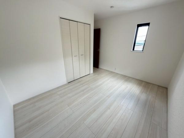 生駒市仲之町　新築住宅の洋室画像