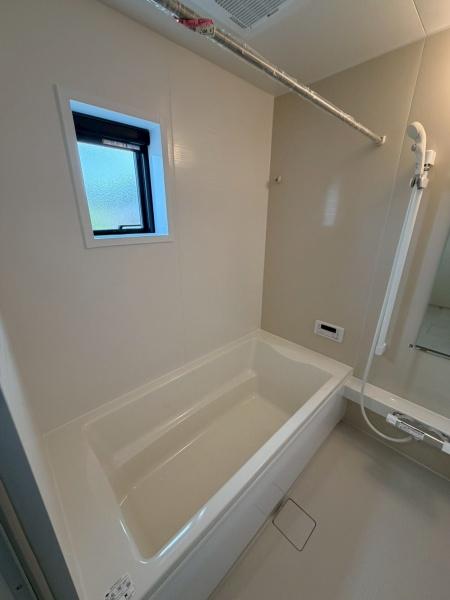 生駒市仲之町　新築住宅のバス画像