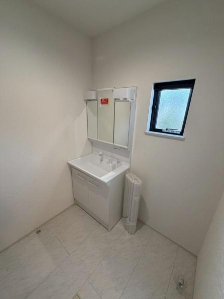 生駒市仲之町　新築住宅の洗面台・洗面所画像