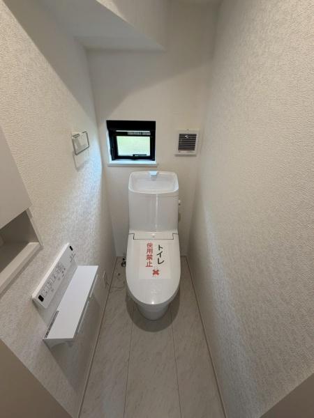 生駒市仲之町　新築住宅のトイレ画像