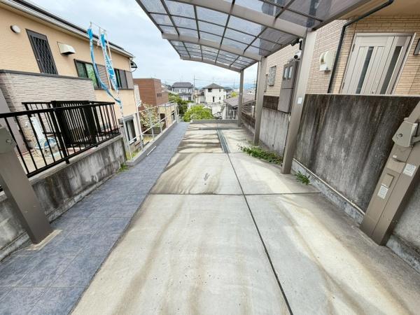 奈良市登美ヶ丘4丁目の駐車場画像