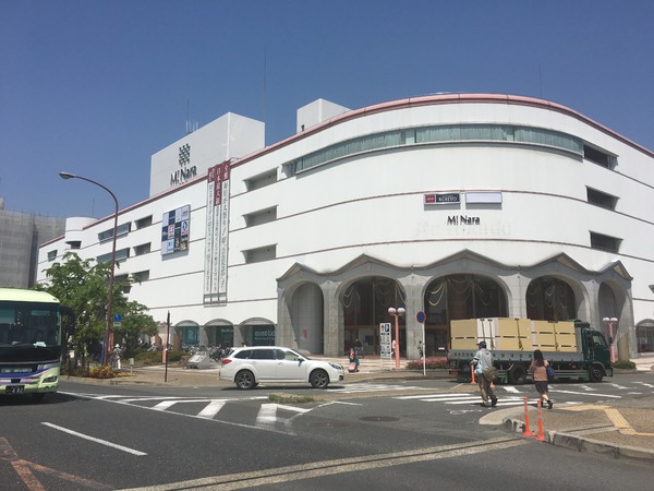 奈良市法連町25期のショッピング施設画像