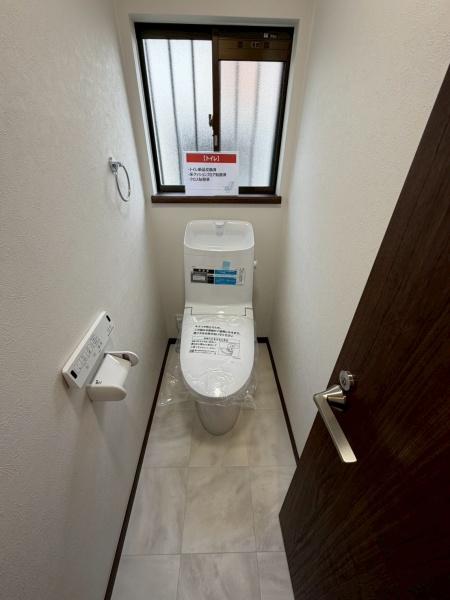 奈良市左京3丁目　中古戸建のトイレ画像