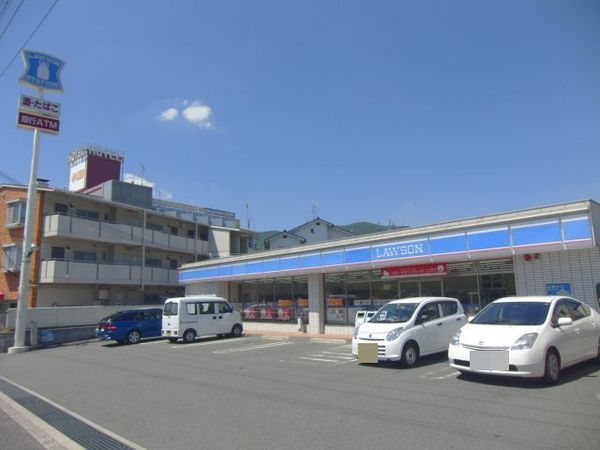 生駒市小明町　中古戸建のコンビニ画像