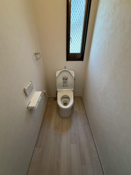 生駒市小明町　中古戸建のトイレ画像