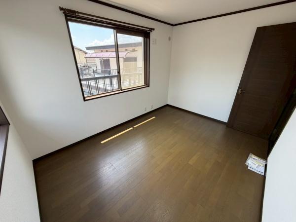 生駒市小明町　中古戸建の洋室画像