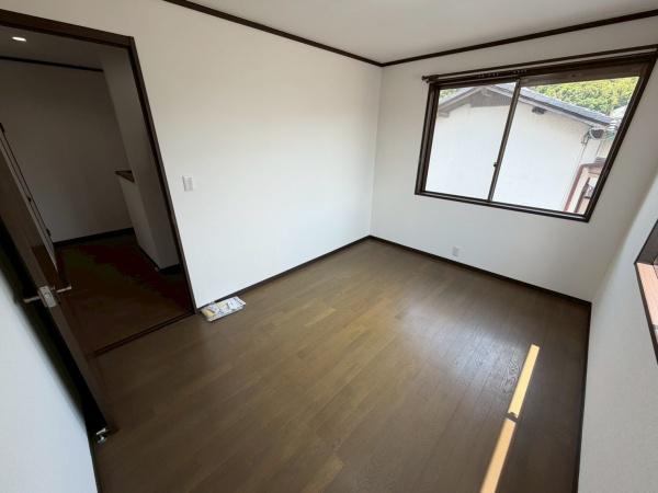 生駒市小明町　中古戸建の洋室画像