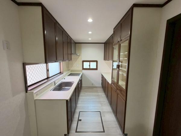 生駒市小明町　中古戸建のリビング画像