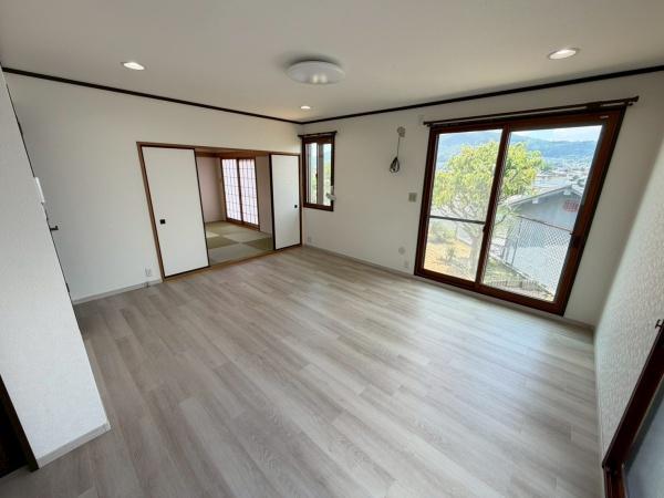 生駒市小明町　中古戸建のリビング画像