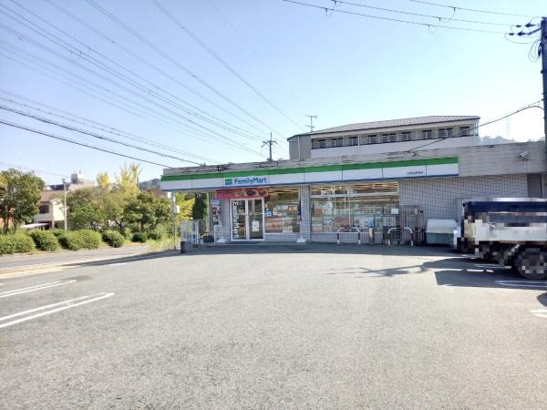 北葛城郡王寺 中古住宅のコンビニ画像