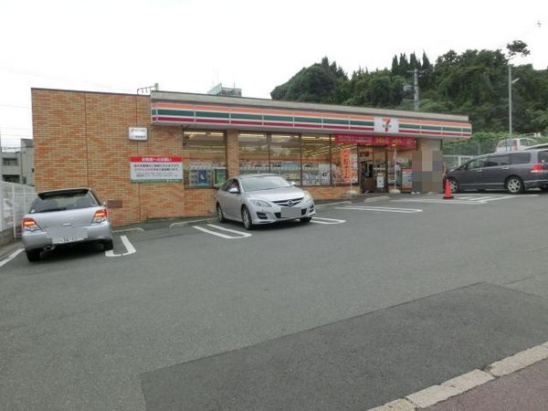 生駒市軽井沢 中古一戸建のコンビニ画像