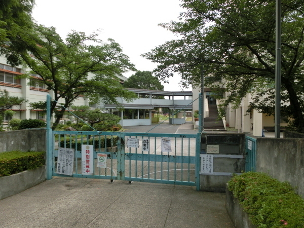 奈良市神功3丁目の中古一戸建の小学校画像
