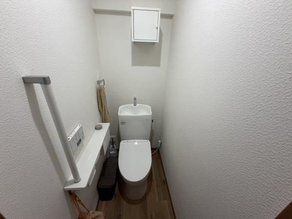 生駒市小明町の中古一戸建のトイレ画像