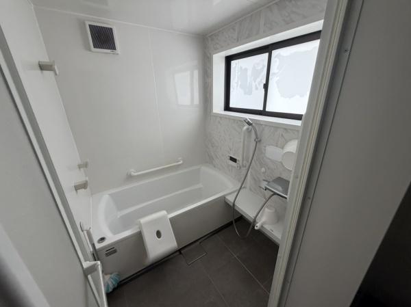 生駒市小明町の中古一戸建のバス画像