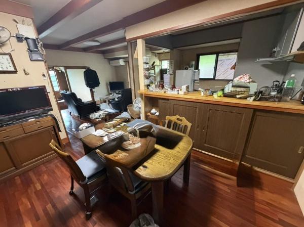 生駒市小明町の中古一戸建のリビング画像