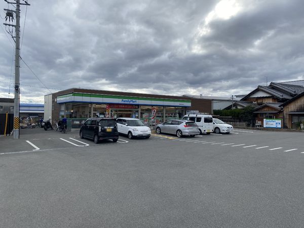 生駒郡斑鳩町龍田北2丁目の中古一戸建のコンビニ画像