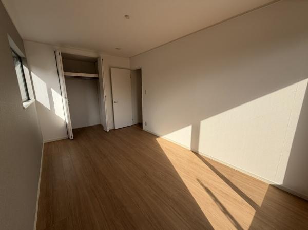 生駒郡斑鳩町龍田北2丁目の中古一戸建の洋室画像